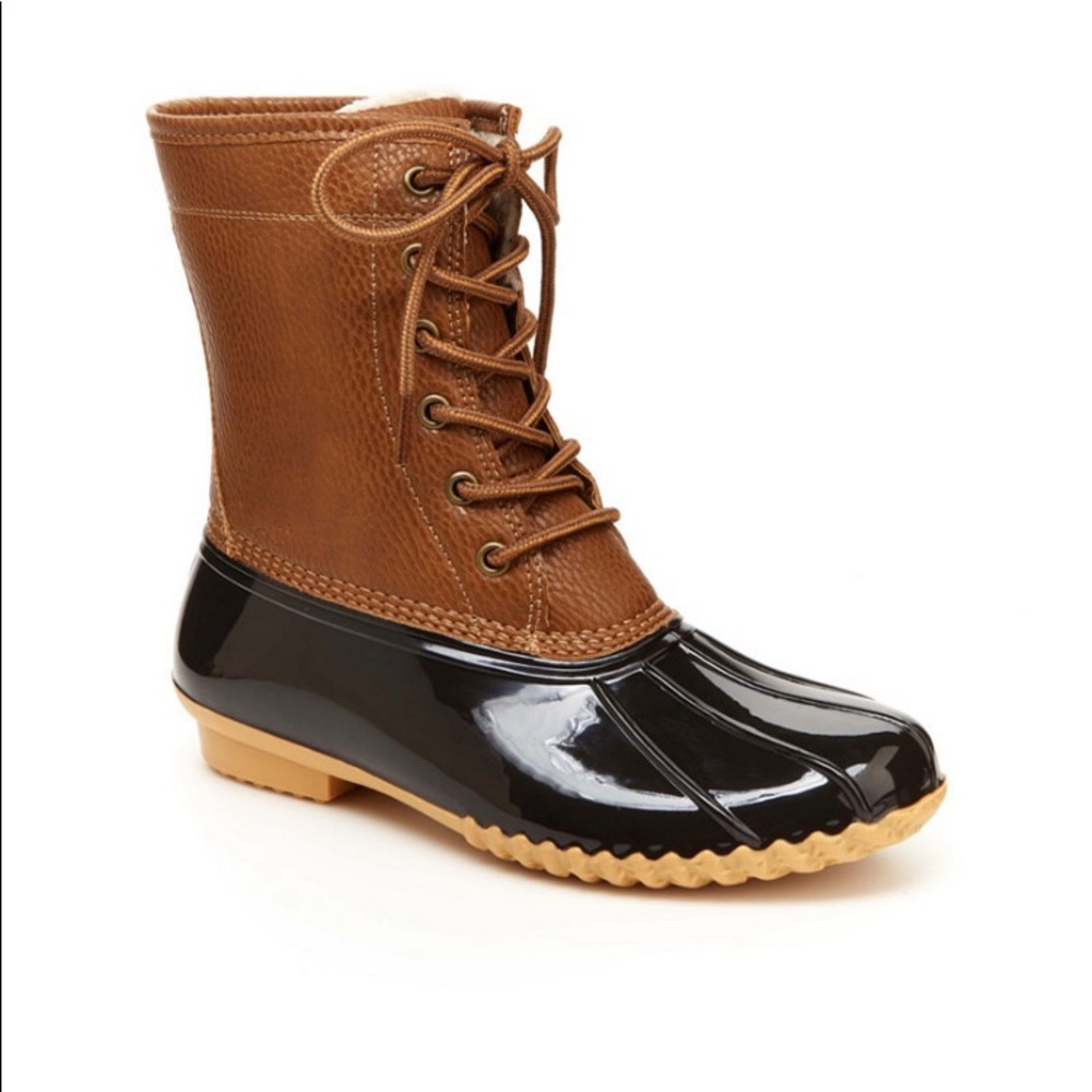 New in box:    - Woman’s casual duck waterproof boots. - Picture 4 of 17